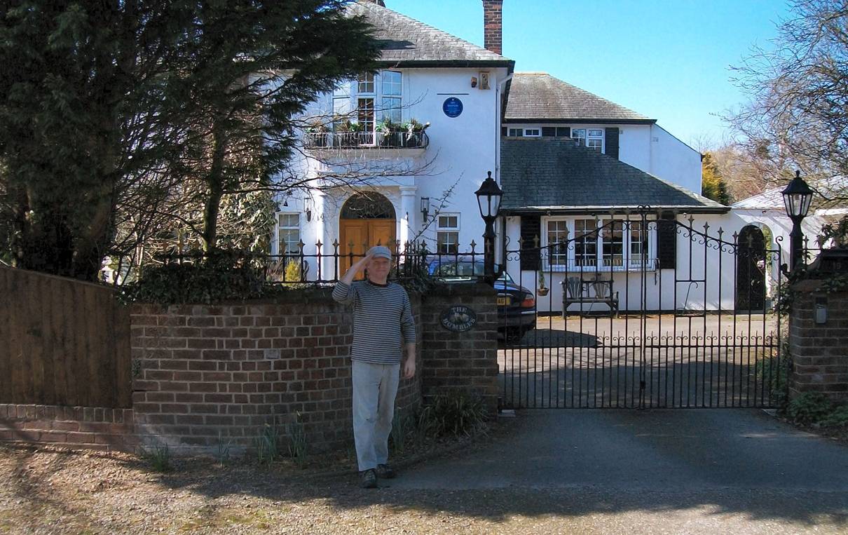 Outside "The Bumbles" when Tracy and Charlotte livedthere...